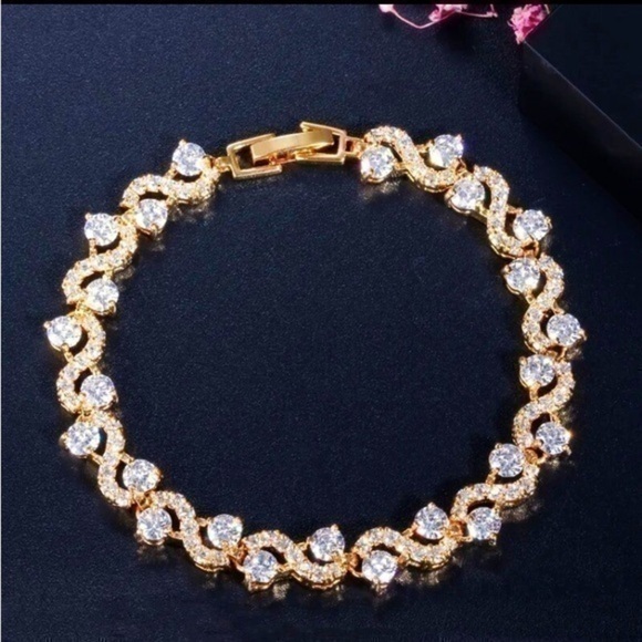 Jewelry - Gold & Rhinestone Wave Bracelet